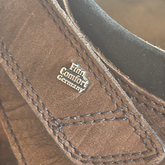 Finn Comfort Brown And Black Samara Sandals - Picture 11 of 15